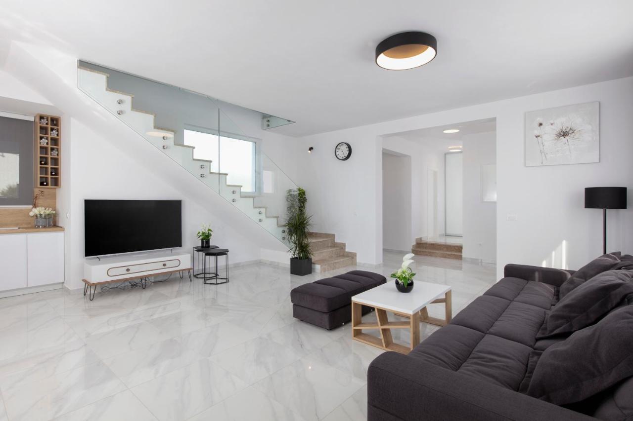 Villa Le Soleil โรกอซนิซา ภายนอก รูปภาพ